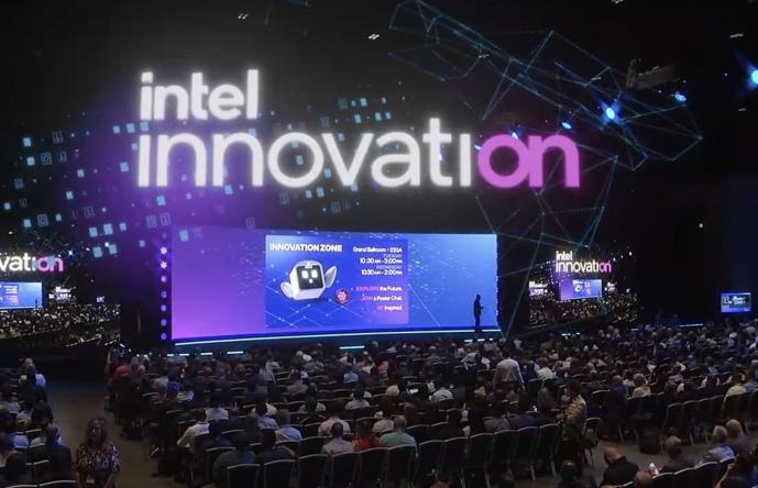 Intel accelerates open programming standards as it innovates in AI, security and quantum